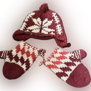 Hand knits Nordic hat and mittens